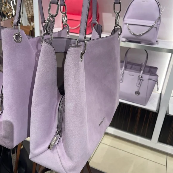 MICHAEL KORS Christina Large Suede Triple Gusset Shoulder Tote Bag
Lt Quartz
NWT - Picture 16 of 16